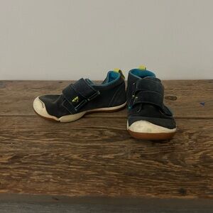PLAE Kids Navy Sneakers with Aqua and Yellow Accents